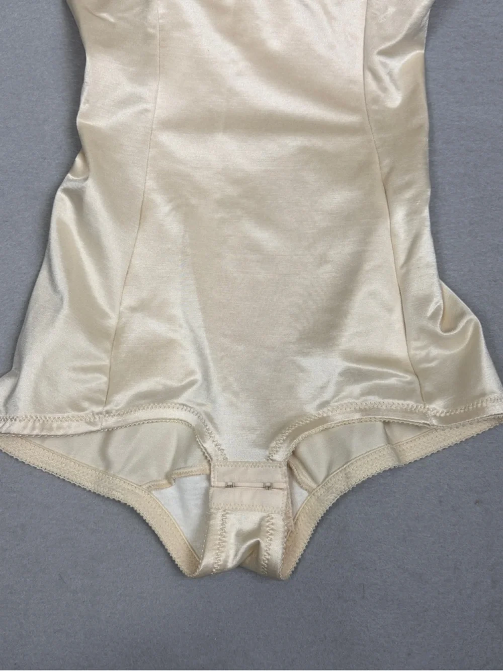 Va Bien Women's Minus Touch Vintage Bodysuit Shapewear 34D Cream